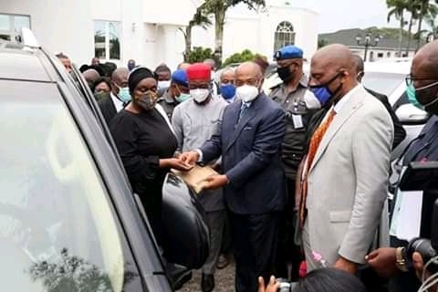 Governor Uzodinma Gifts 20 SUVs To Imo State Judges